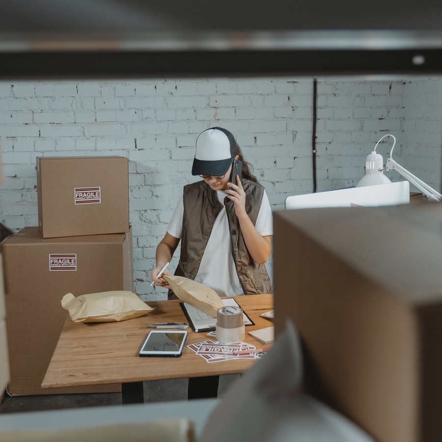Packing orders for dispatch at a bench